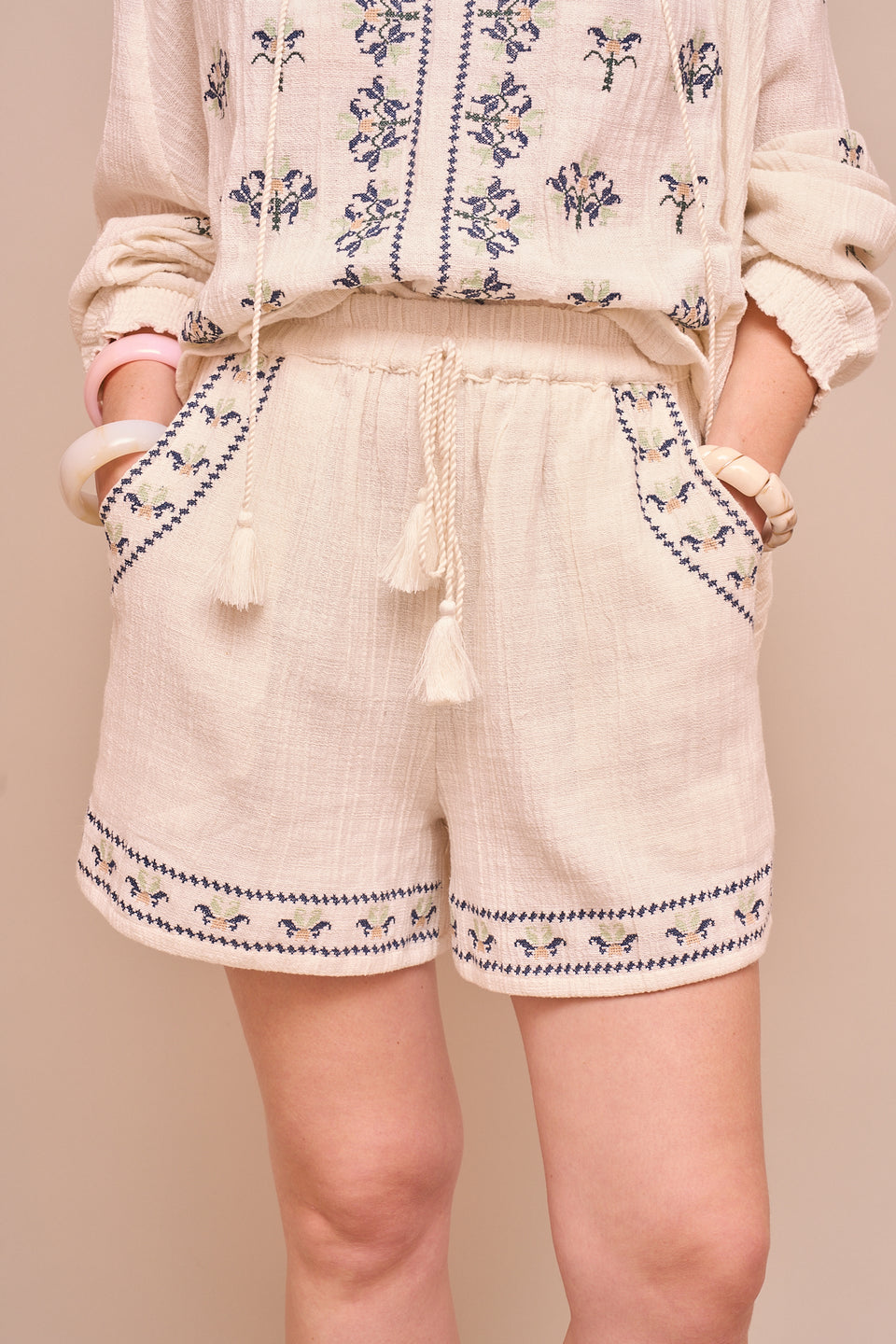 Short Liv Ecru - Image 1